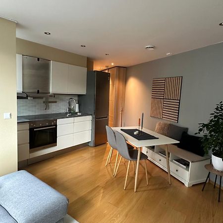 Urban And Quiet Apartment In City Centrum Тромсё Экстерьер фото