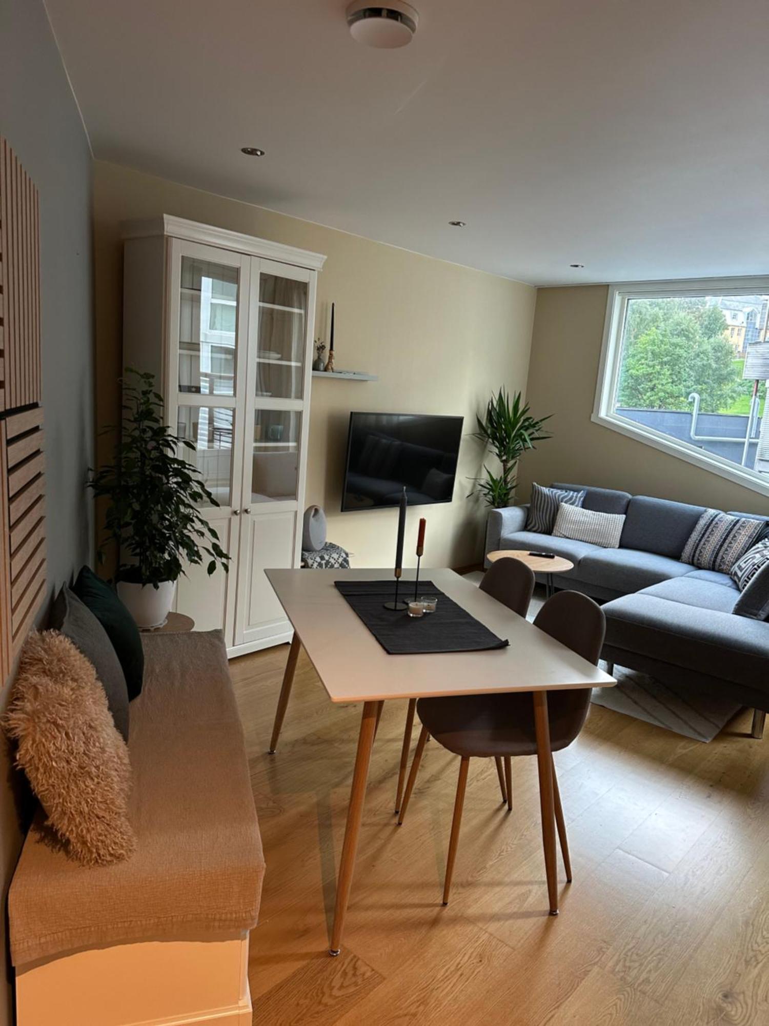 Urban And Quiet Apartment In City Centrum Тромсё Экстерьер фото