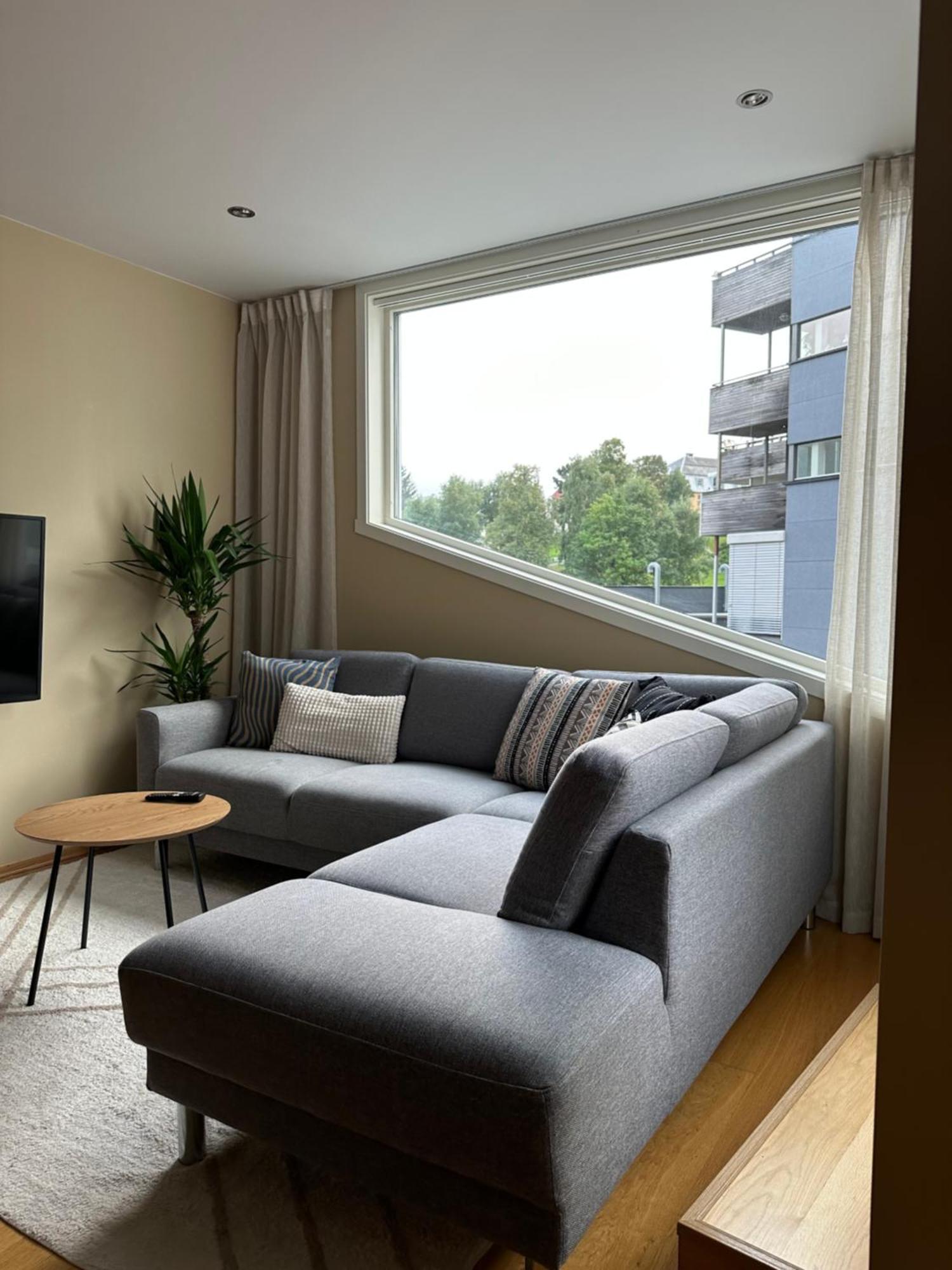 Urban And Quiet Apartment In City Centrum Тромсё Экстерьер фото